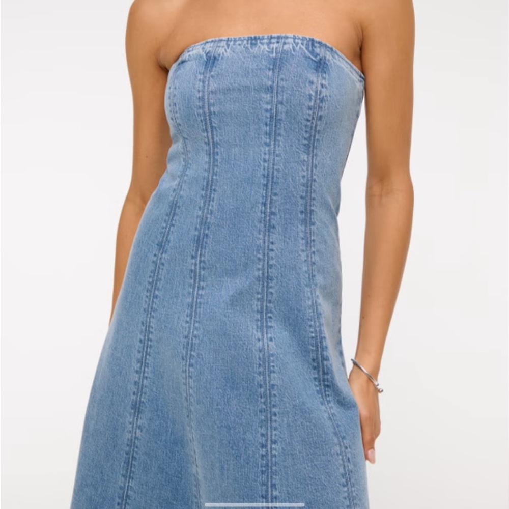 The A&F Mila Strapless Denim Midi Dress - Picture 3 of 8